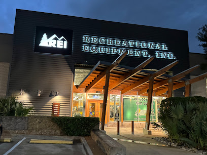 REI