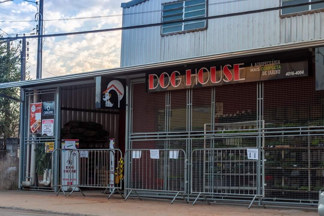 Dog House Comercial