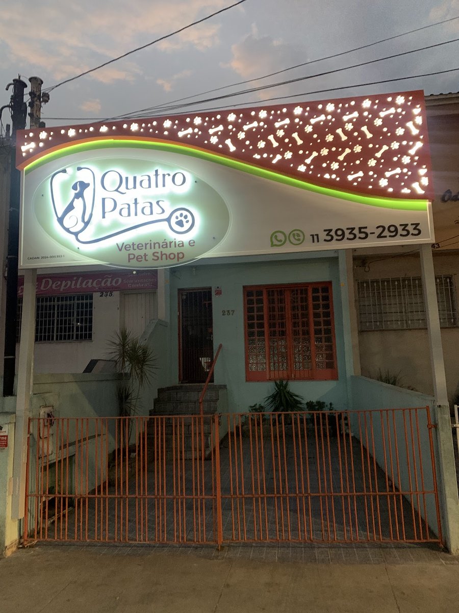 Clinica Pet Quatro Patas e Boutique e Farmácia