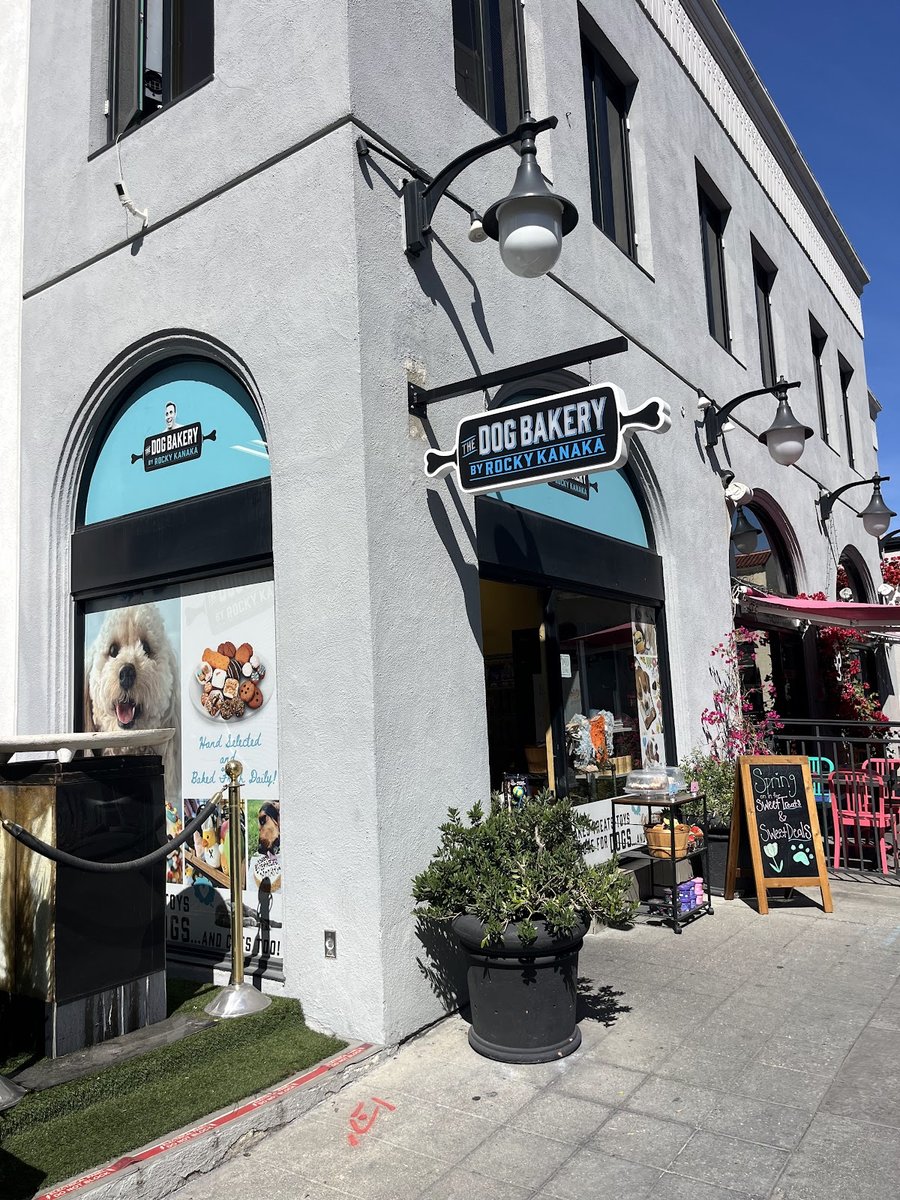 The Dog Bakery - Fresh Baked Treats & Dog Birthday Cakes